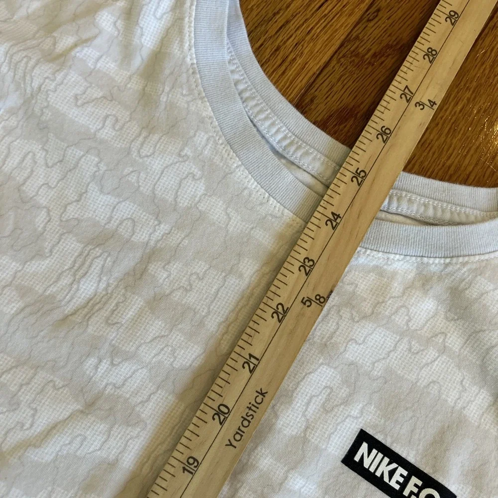 Nike FC Mens Size 2XL Short Sleeve Shirt White/Grey Design Athletic‎ Cut